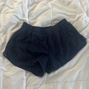Lululemon Hotty Hot 2.5 in shorts — True Navy